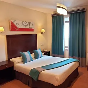 Hotel & Plaza
